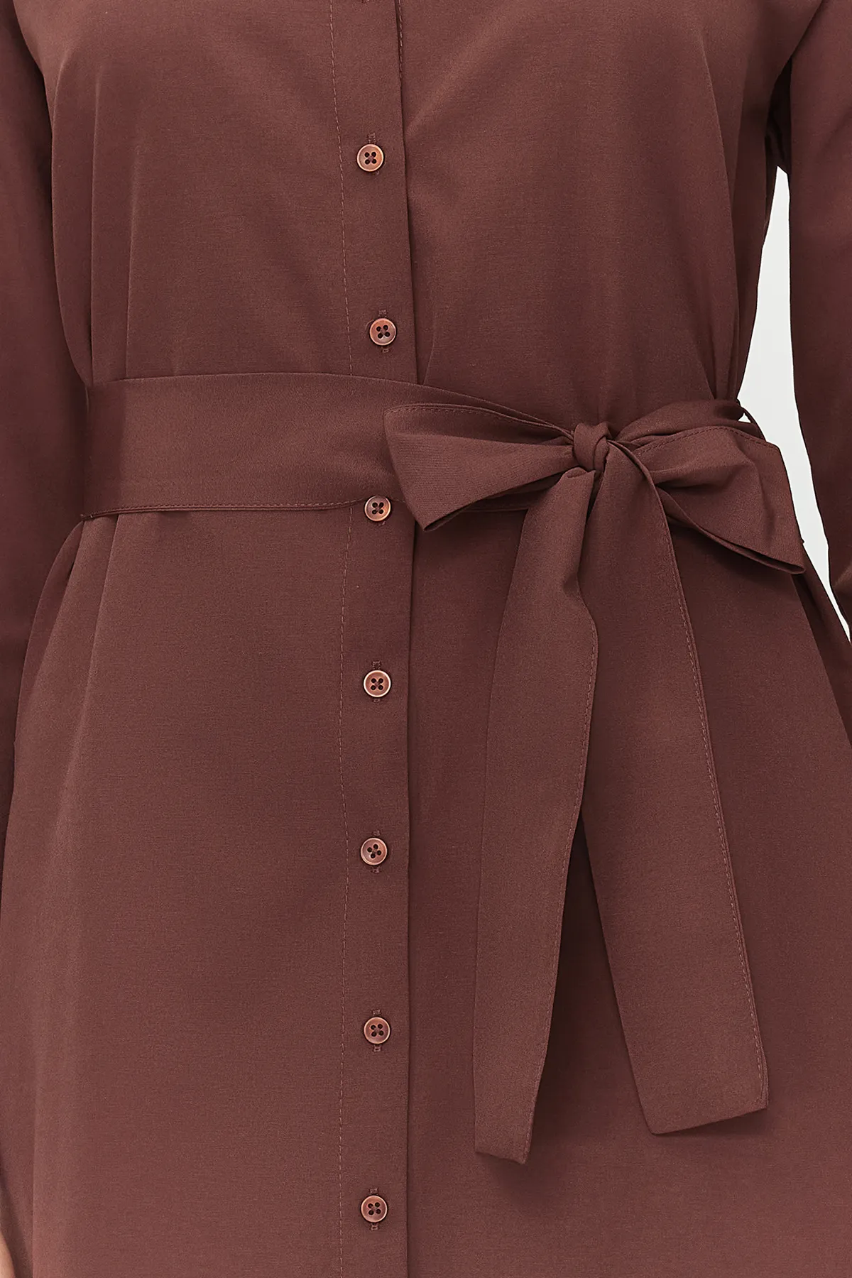 Trendyol Modest  Braunes Hemdkleid aus gewebter Baumwolle mit Gürtel und Bündchen TCTSS23EB00072