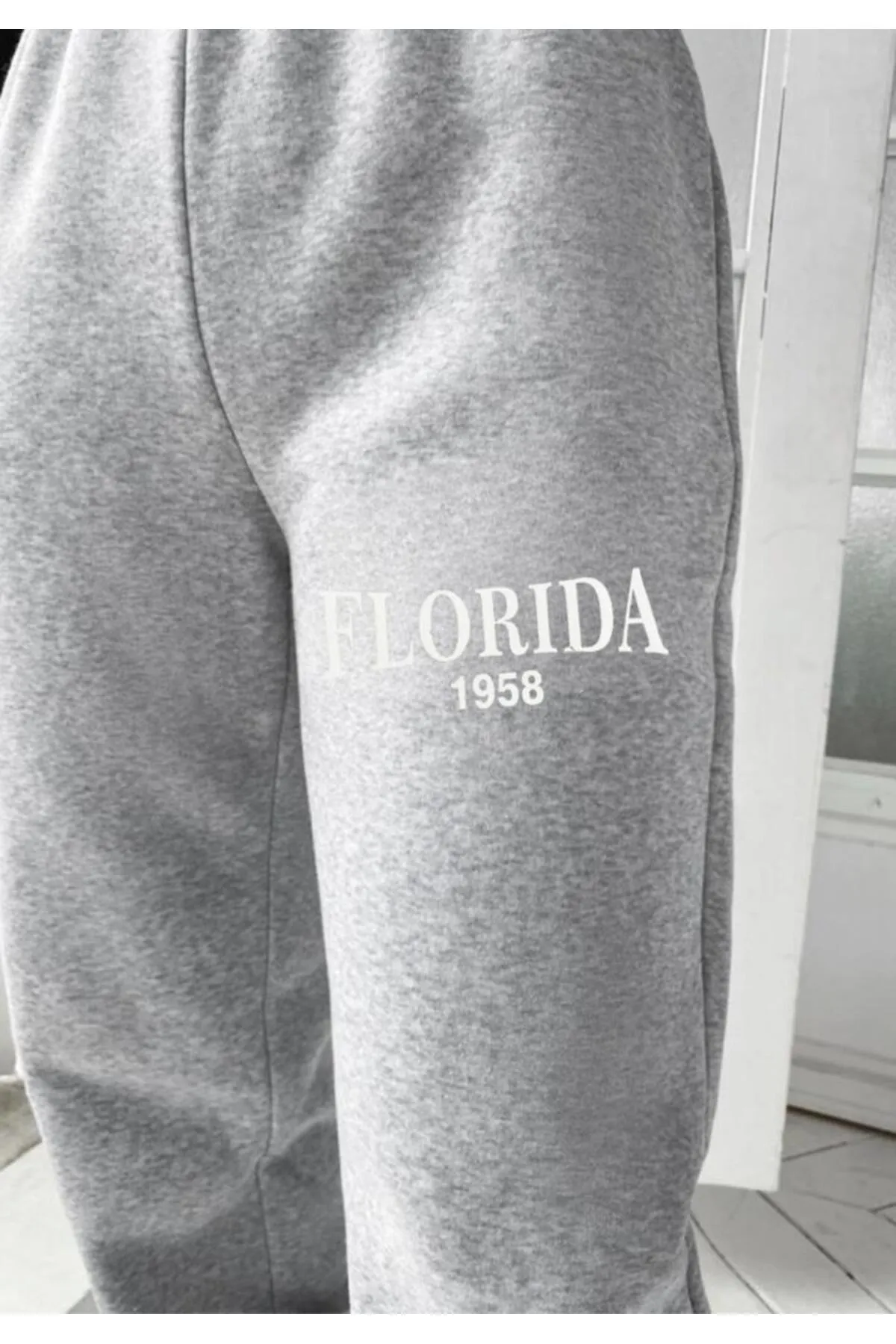 My Blog  Graue, lässige, bedruckte Florida-Jogginghose für Damen mit elastischem Bund und Beinen