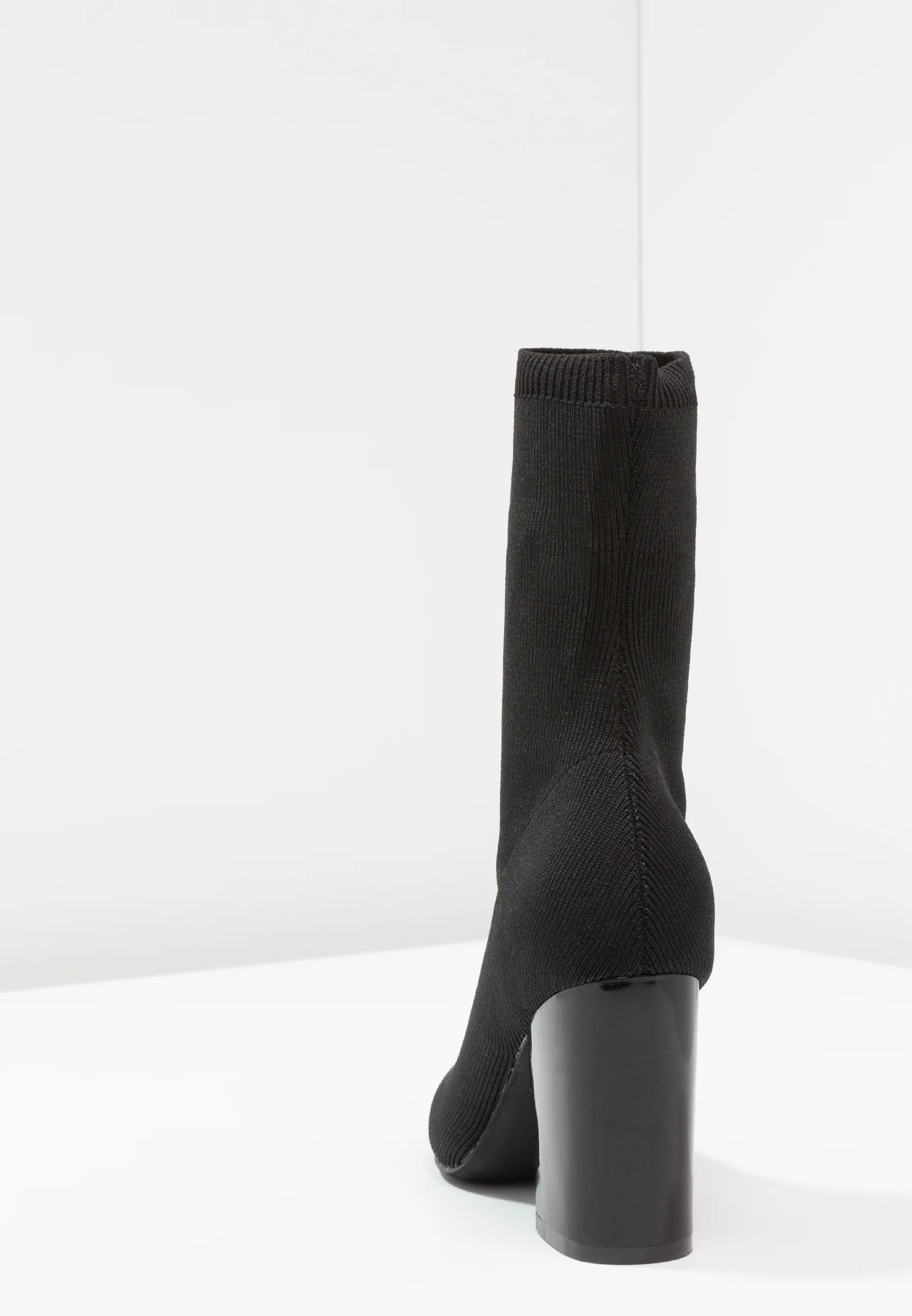 Botines de tacón par e impar