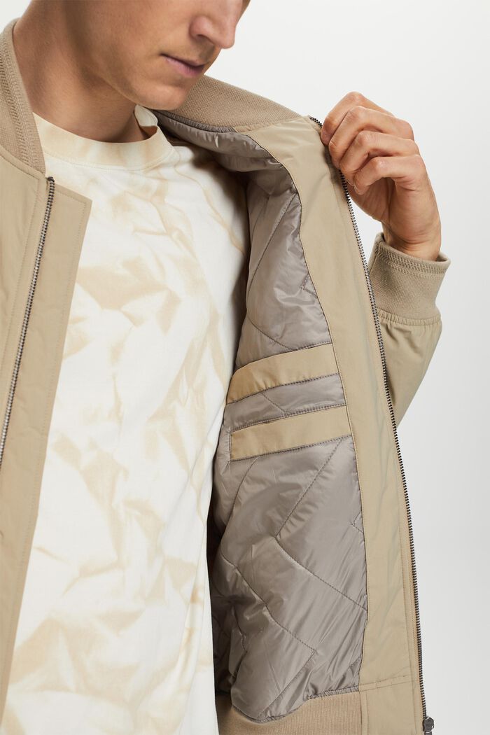 Recycelt: Jacke im Bomber-Stil