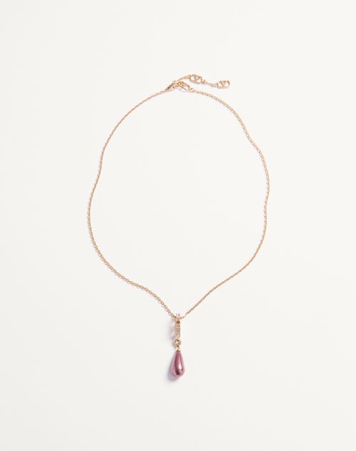 Colar com pingente VLogo Signature em metal, cristais Swarovski® e gotas de vidro.