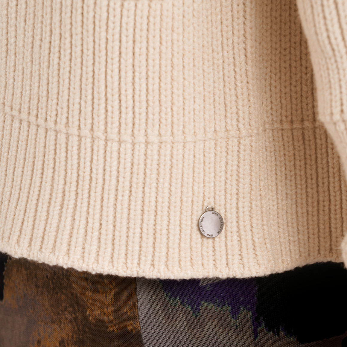 Damen Strickjacke aus Rippstrick