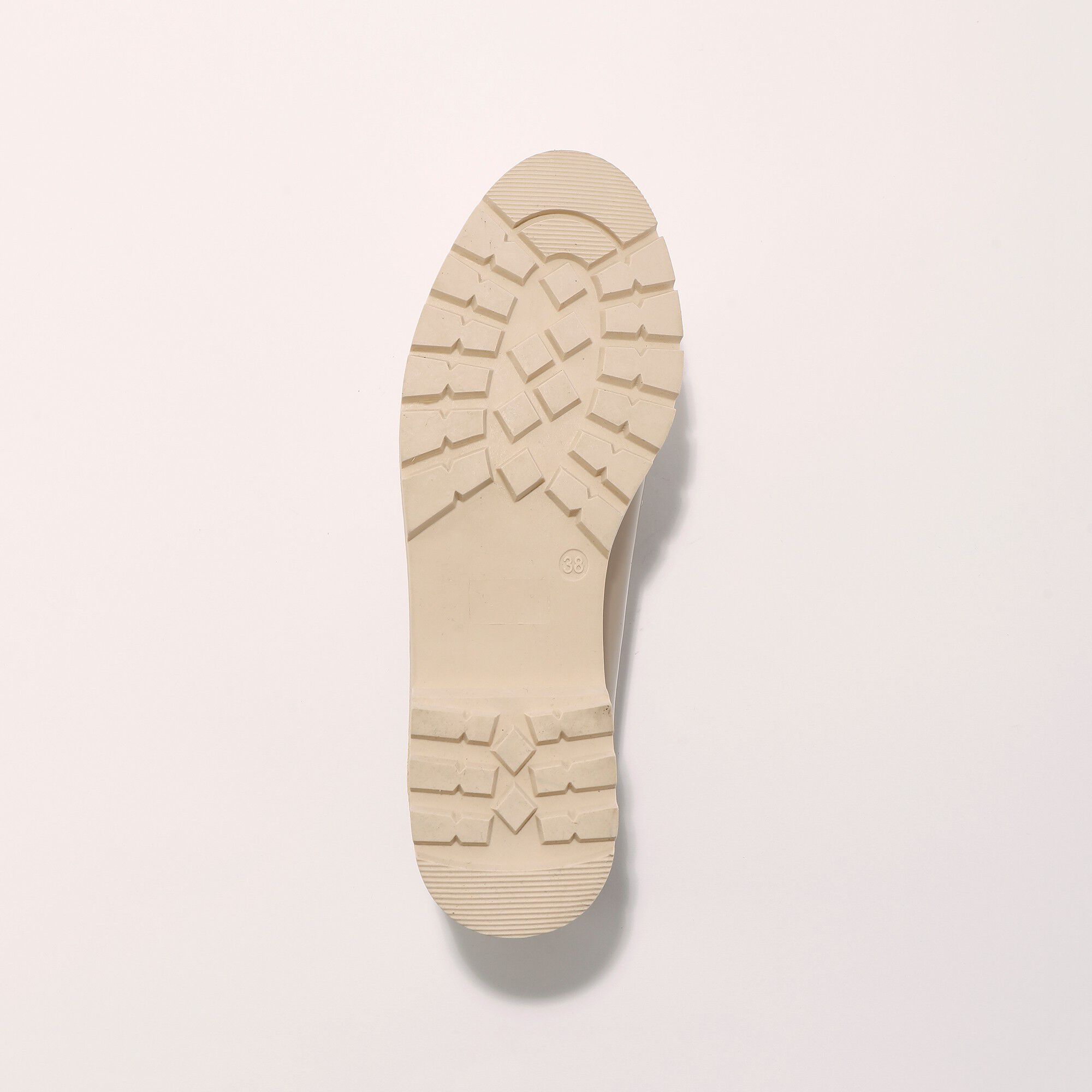 Mocassins vernis à semelle crantée