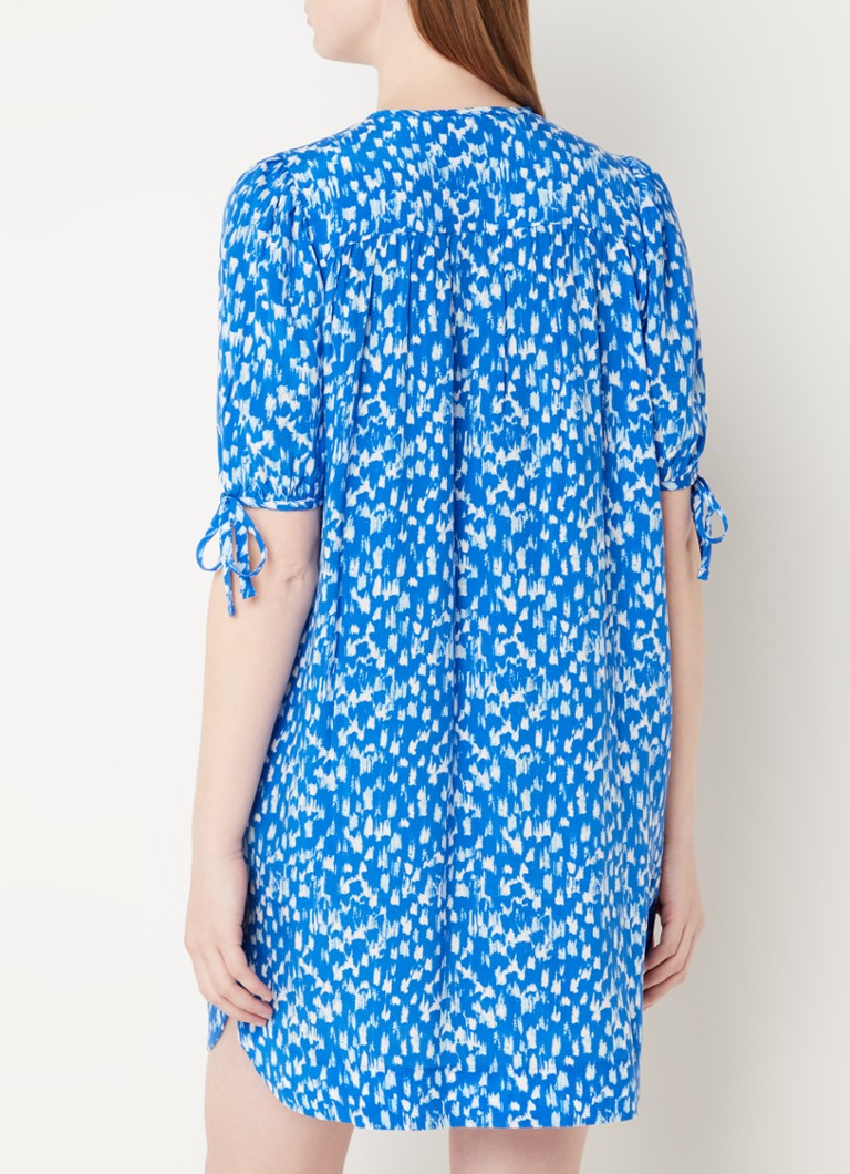 Rochie scurtă cu imprimeu și fluiere