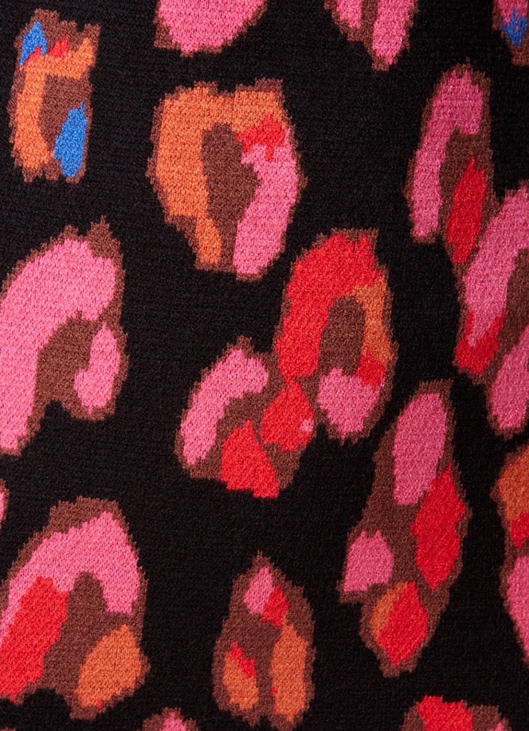 Rochie mini Farm Rio, confecționată din material fin tricotat, cu imprimeu leopard strălucitor.