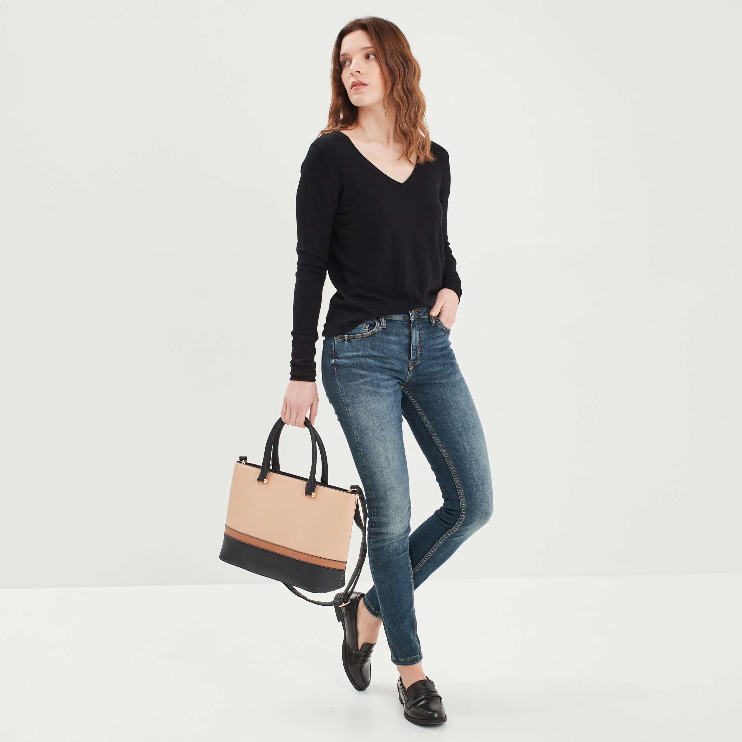 Pull avec col en V noir femme | La Halle