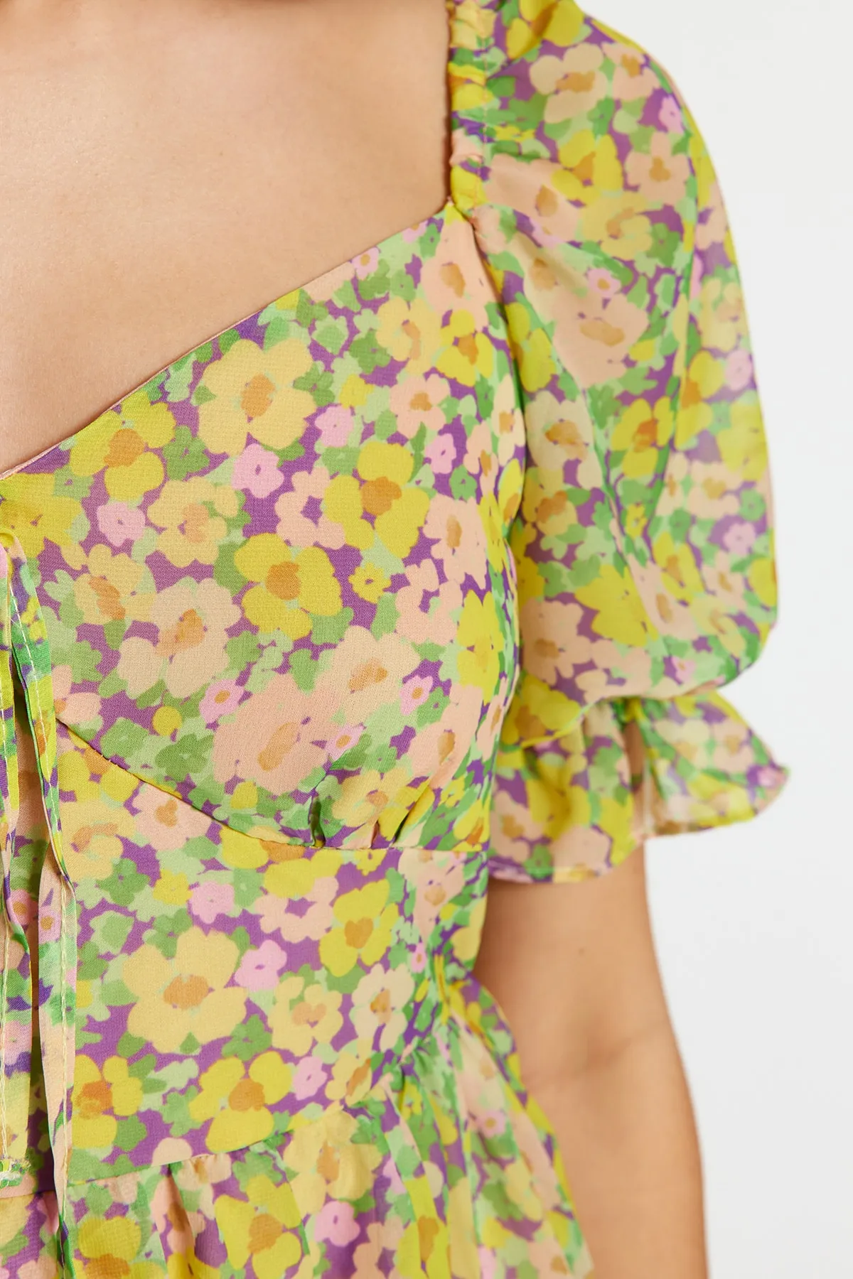 Trendyol Collection  Gelbes, gefüttertes, gewebtes Gimped-Minikleid TWOSS22EL2772