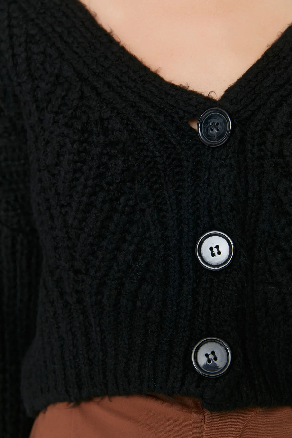 Trendyol Collection  Schwarzer kurzer weicher strukturierter Strickcardigan TWOAW21HI0017