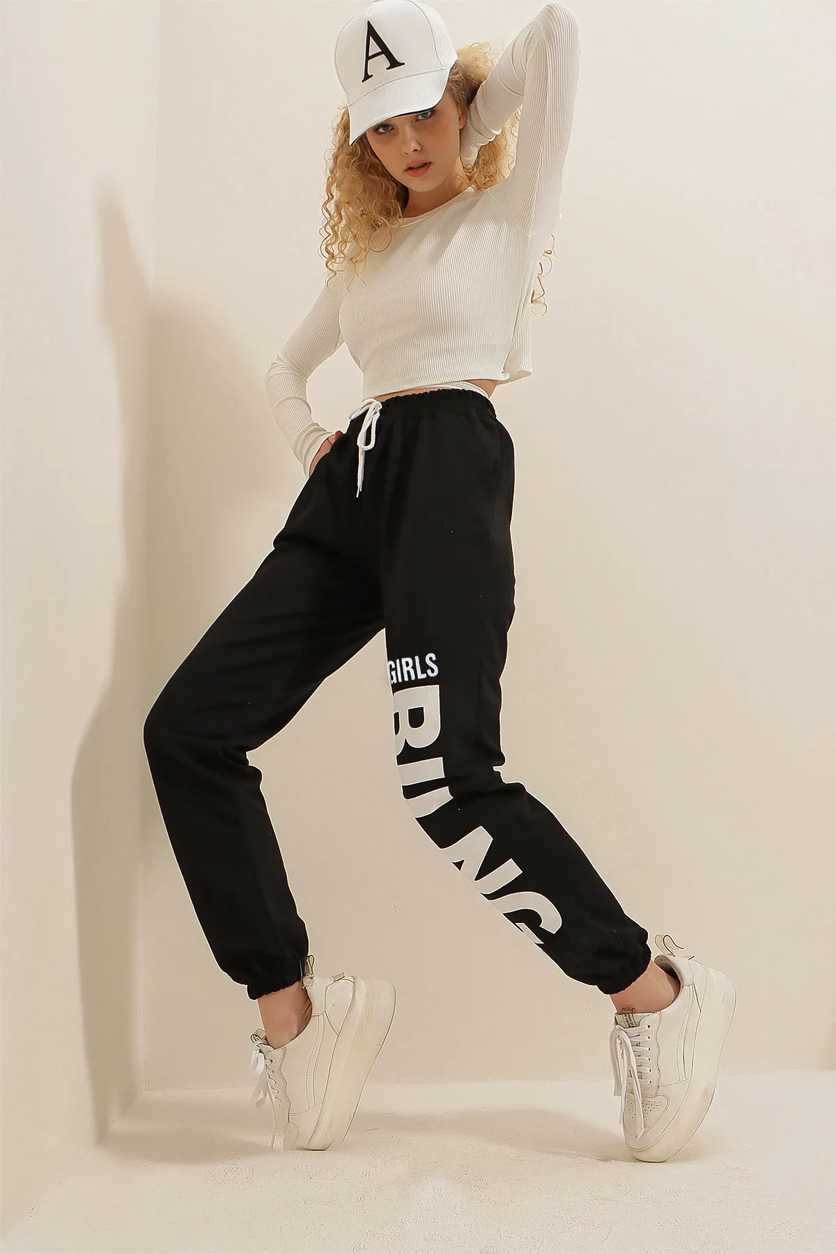 Trend Alaçatı Stili  Jogginghose - Schwarz - Relaxed