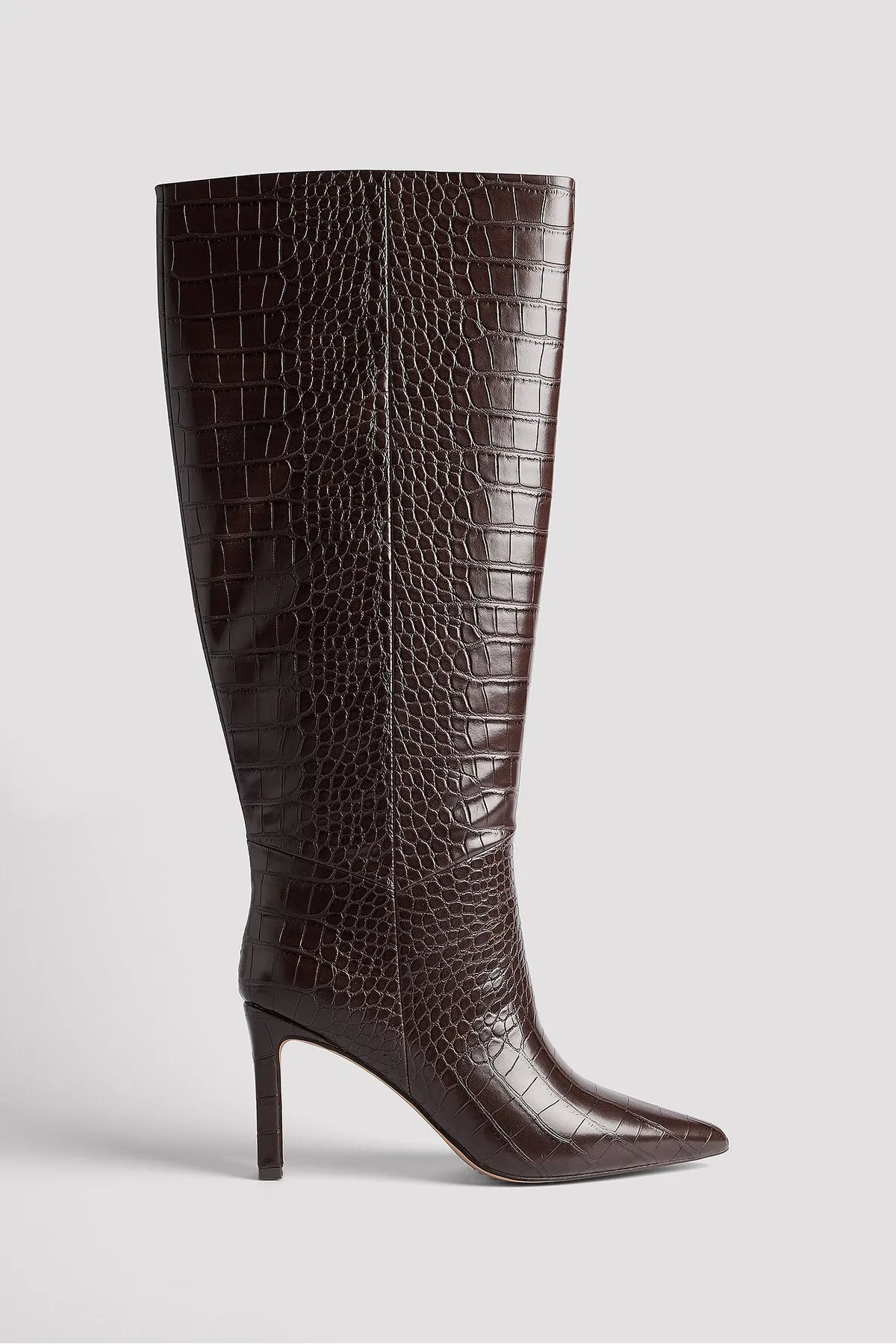 NA-KD  Stiefel mit spitzer Zehenpartie und Krokodilmuster