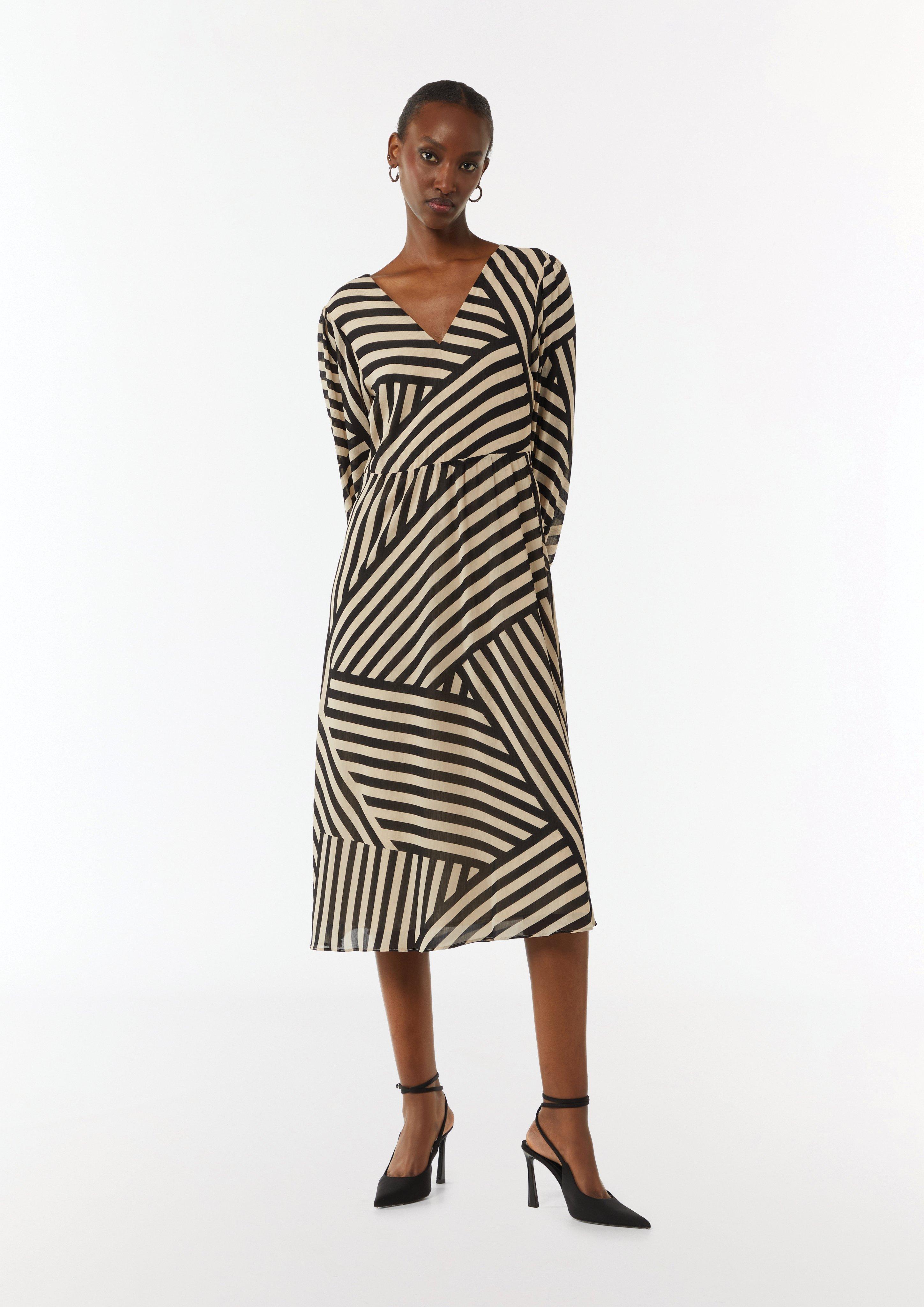 Gestreiftes Midikleid aus Chiffon - schwarz