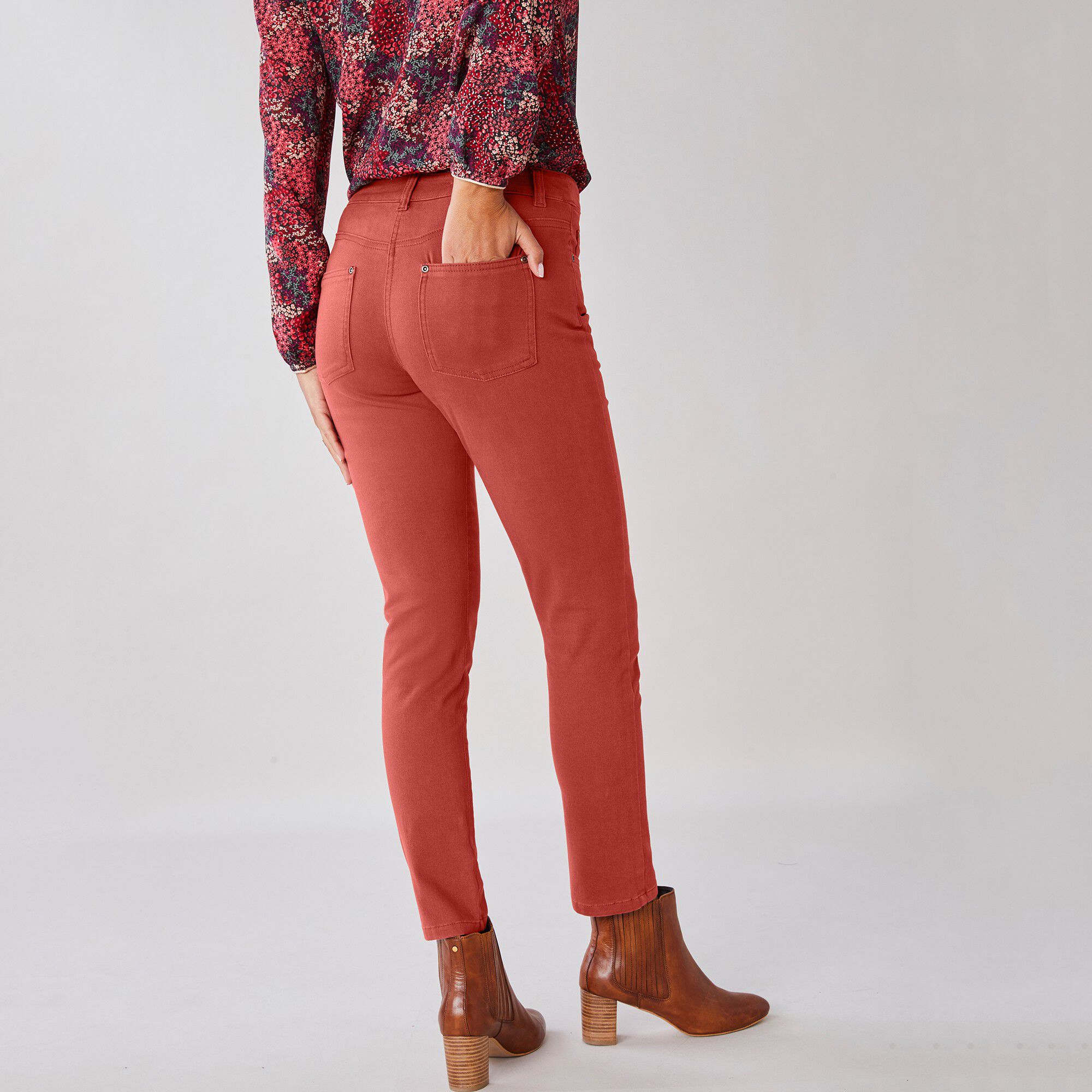 Pantalon 7/8ème fuselé stretch uni