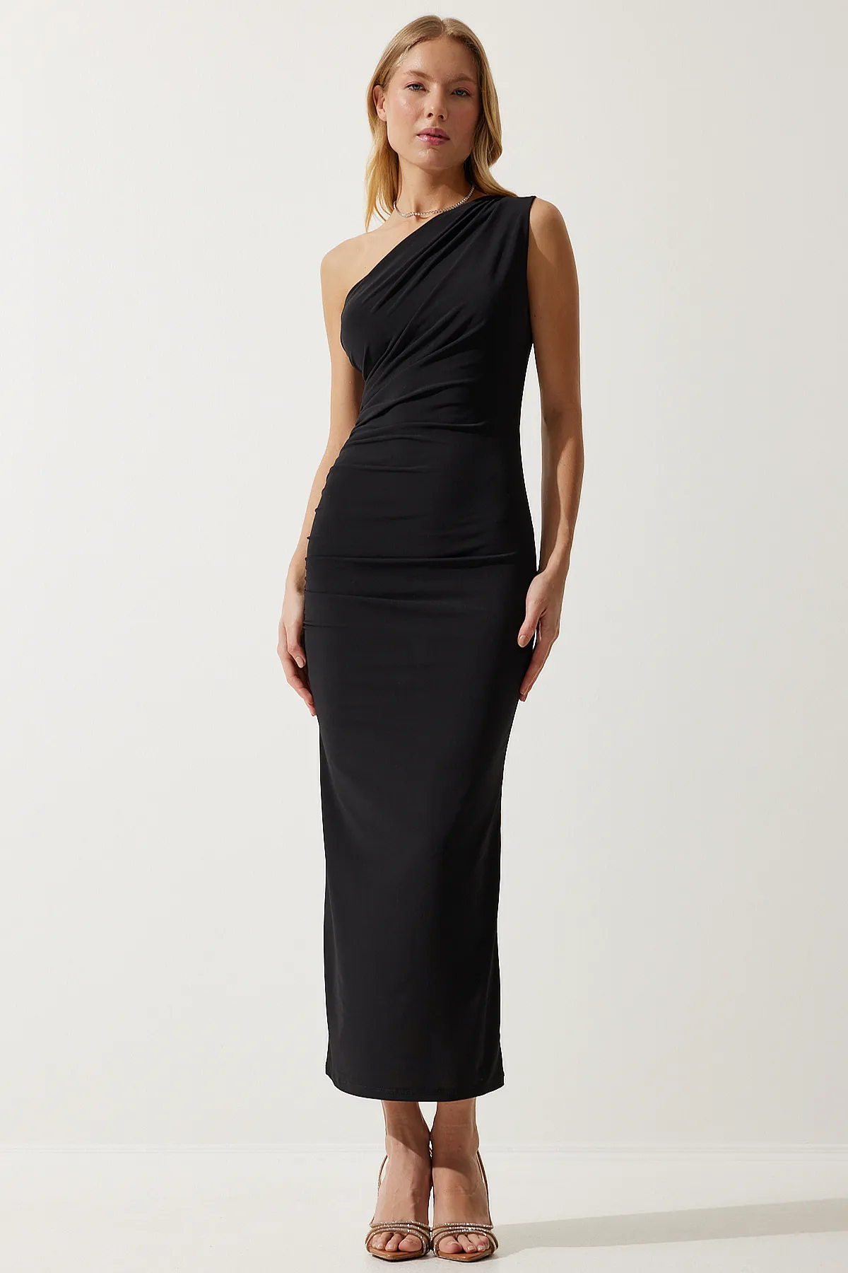 Happiness İstanbul  Schwarzes, einschultriges, gerafftes Saran-Sandy-Kleid für Damen DZ00117
