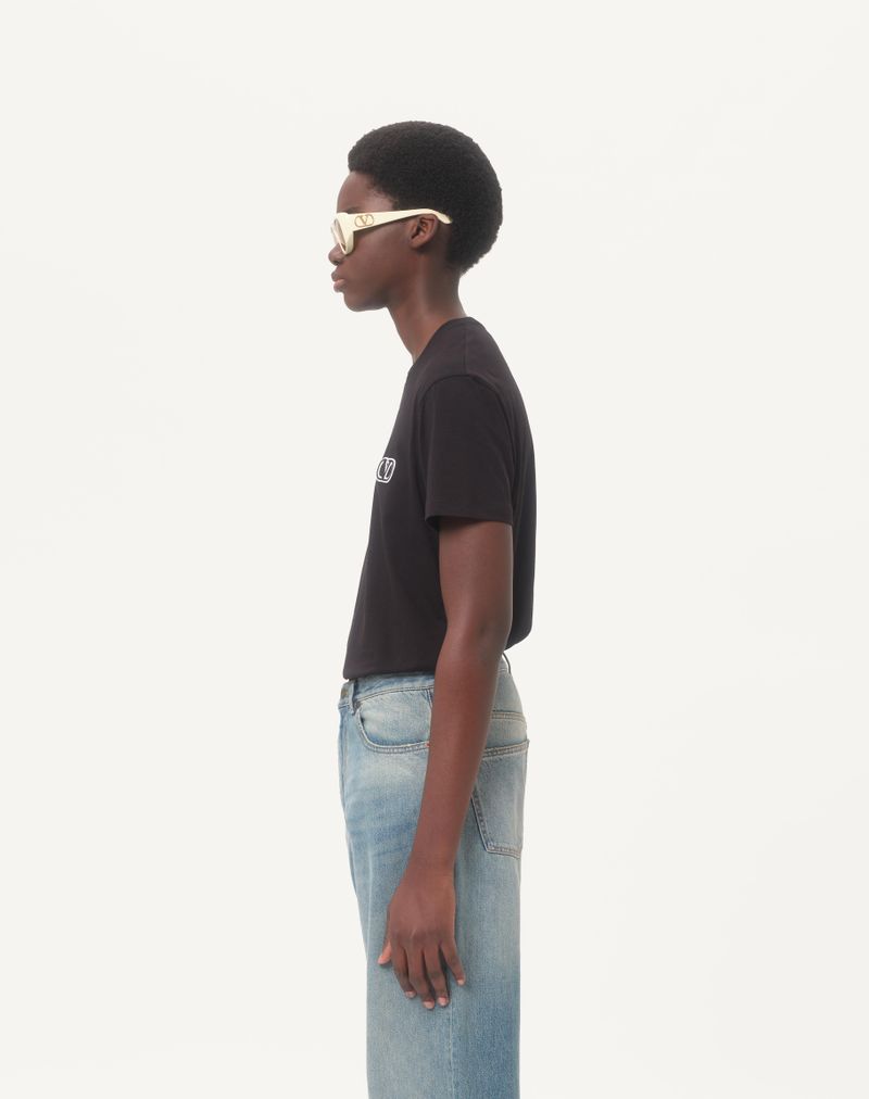 Camiseta de algodão com patch exclusivo Vlogo