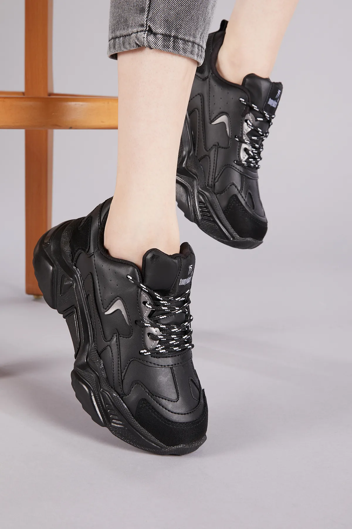Tonny Black  Schwarze Sportschuhe für Damen Dnz