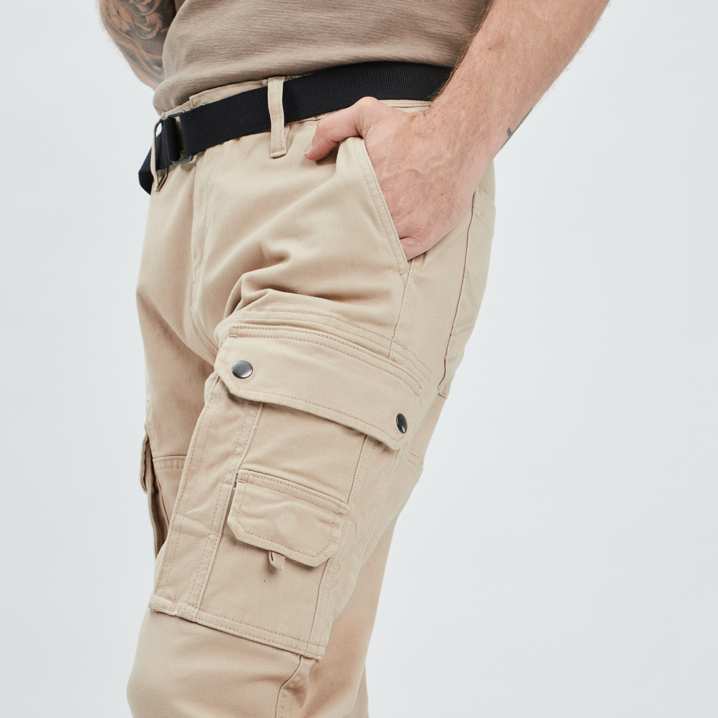 Pantalon cargo regular ceinturé sable homme | La Halle