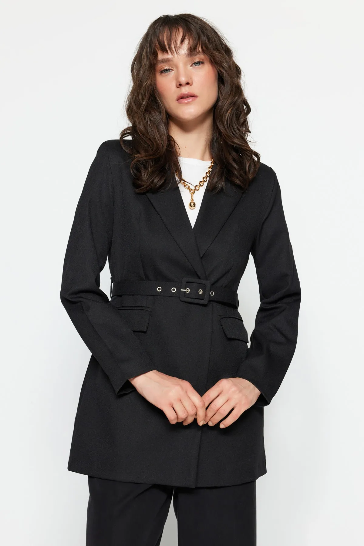 Trendyol Modest  Schwarze, gefütterte Webjacke mit Gürtel TCTSS23CK00007