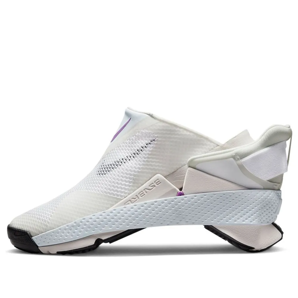 Nike Go FlyEase DR5540-104 / weiss
