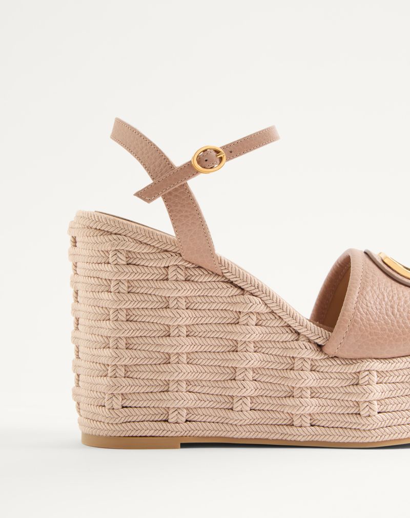 VLogo Signature Wedge Sandal in generfd kalfsleer, 120 mm