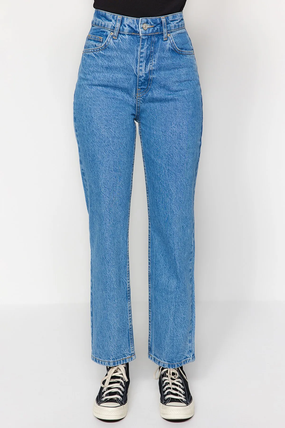 Trendyol Collection  Blaue gerade Jeans mit hoher Taille TWOAW24JE00061