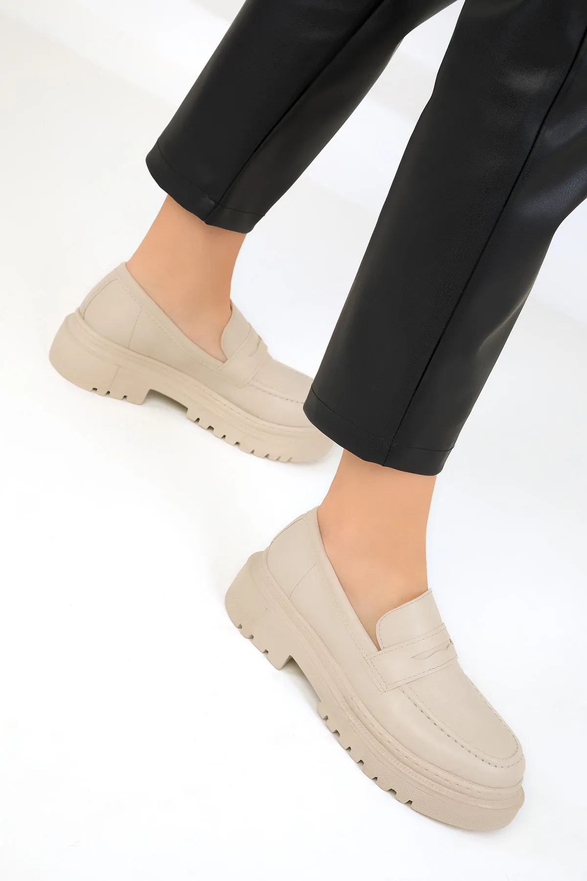 SOHO  Beige Freizeitschuhe für Damen 17762