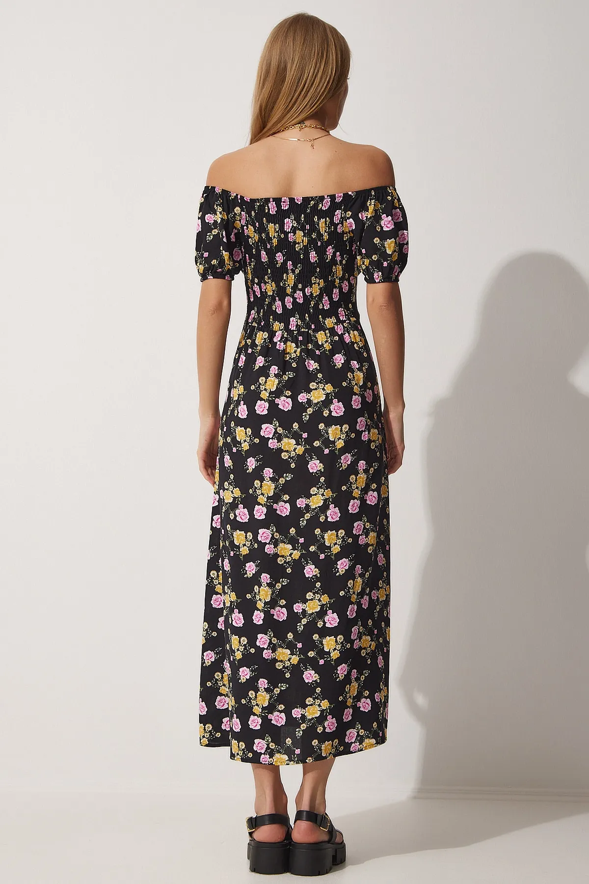 Happiness İstanbul  Langes Viskose-Sommerkleid für Damen in Schwarz mit Blumenmuster und gerafftem Kragen DK00143