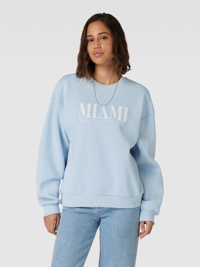 Sweatshirt mit Label-Print Modell 'Riley' in hellblau
