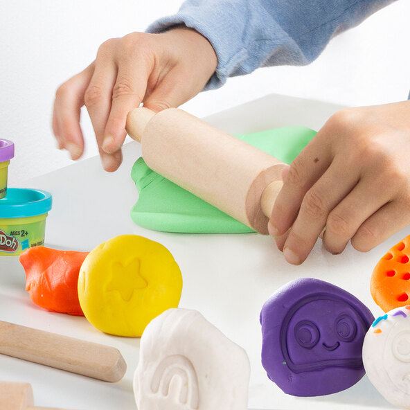 Kreativer Spieltisch, roba x Play-Doh, inklusive Knete und Zubehör