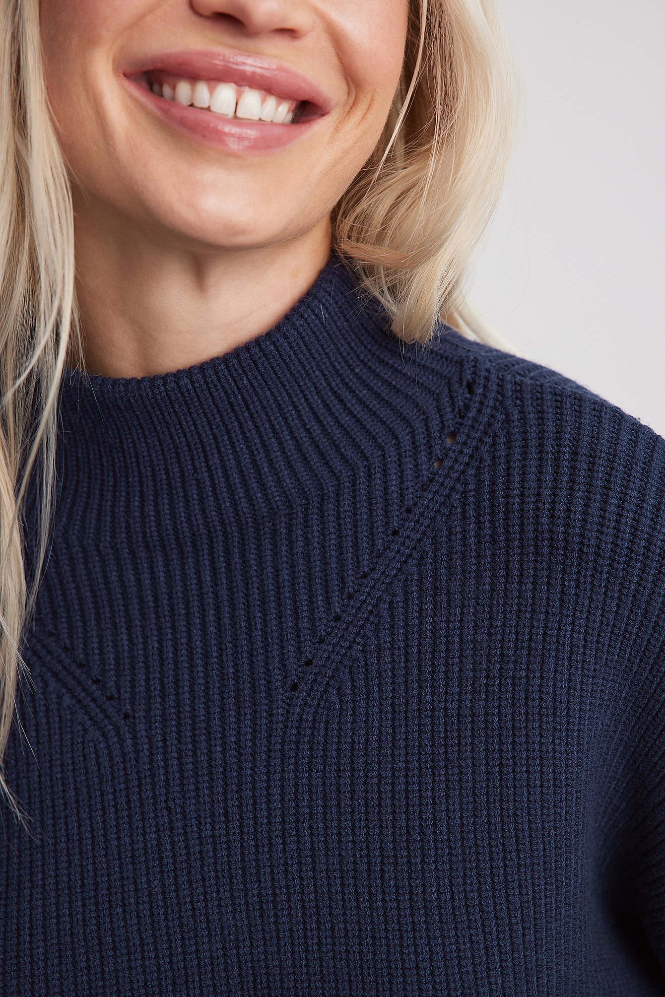 Rollkragenpullover gestrickt
