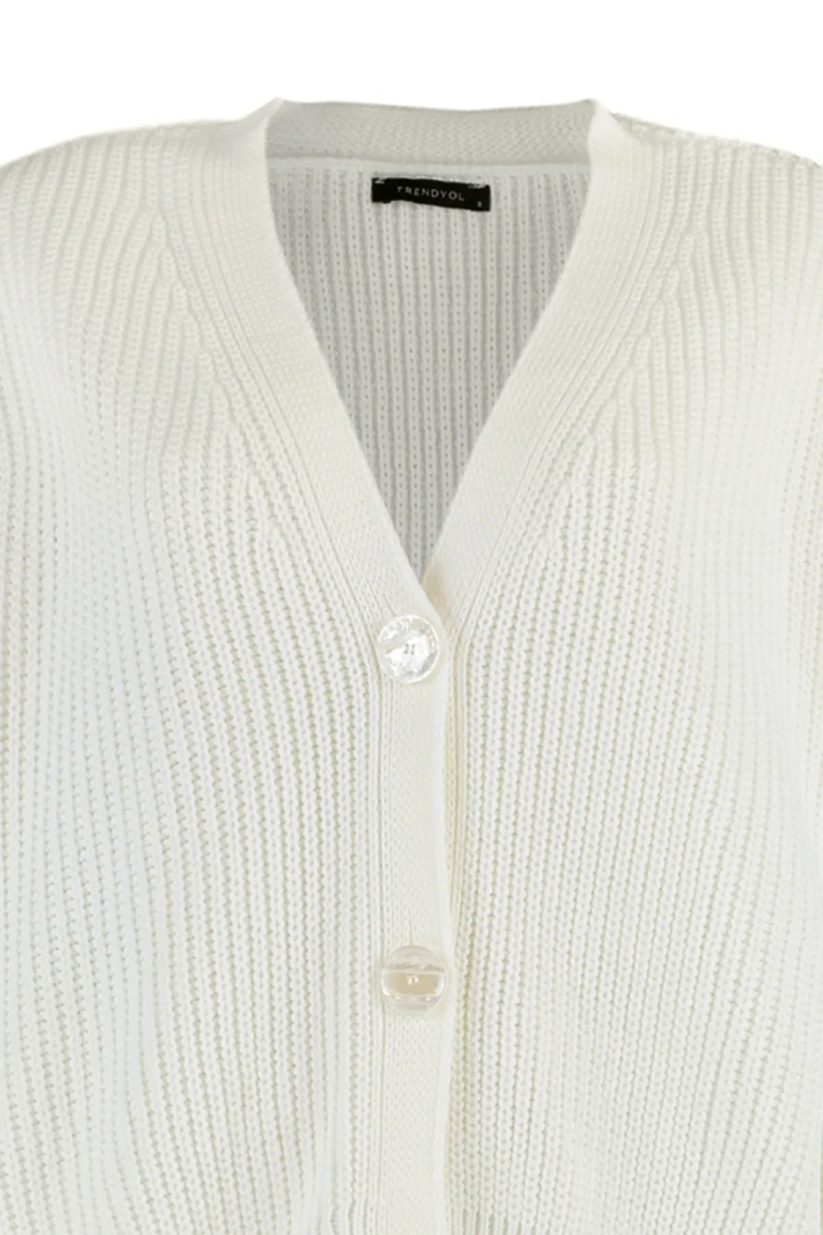 Trendyol Collection  Ecrufarbene Strickjacke mit V-Ausschnitt und weiter Passform TWOAW20HI0215