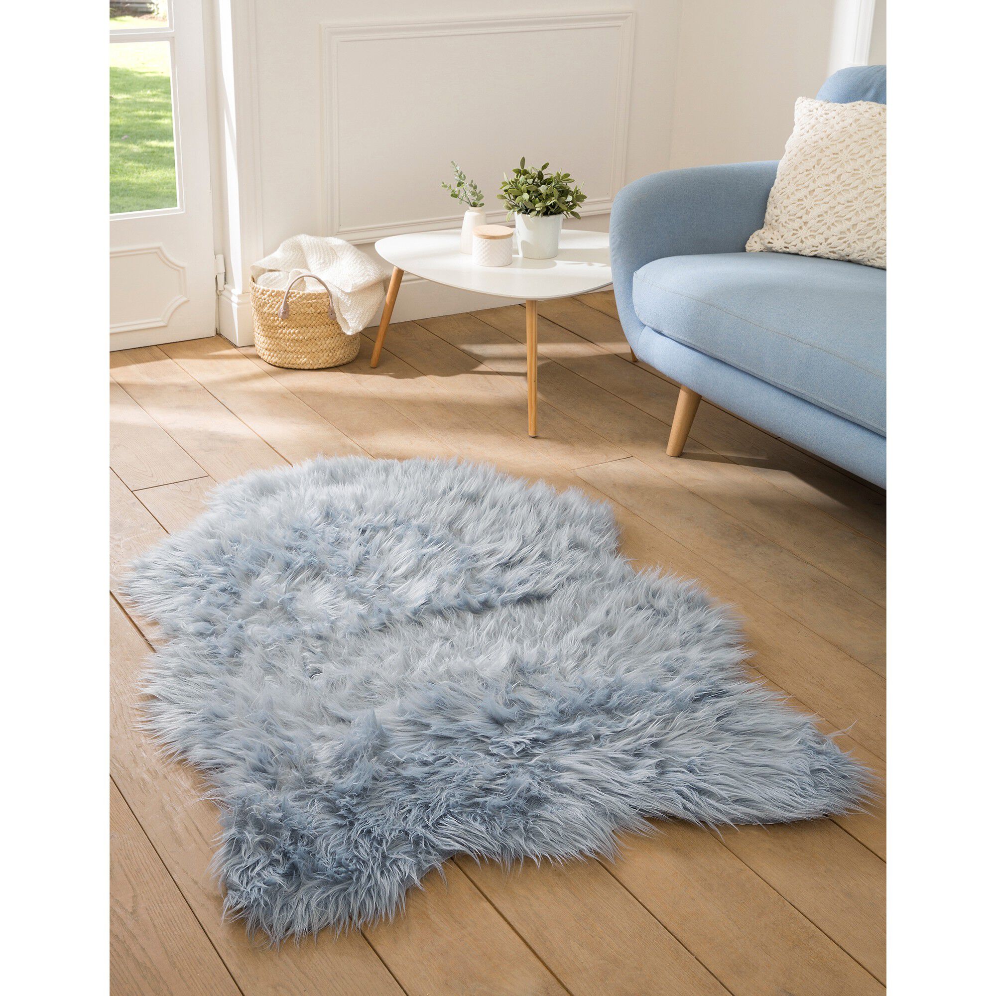 Tapis poils forme peau de bête