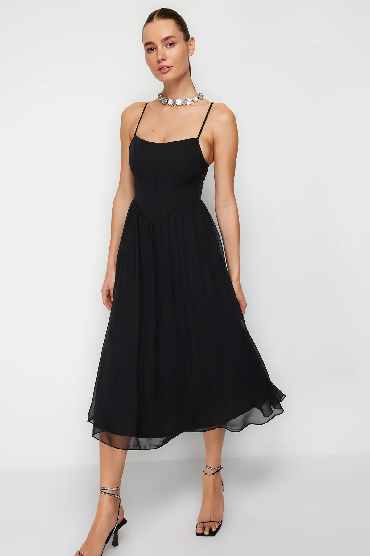 Trendyol Collection  Schwarzes, offenes Taillen-/Skater-gefüttertes Korsett, detailliertes, elegantes Abendkleid aus Tüll