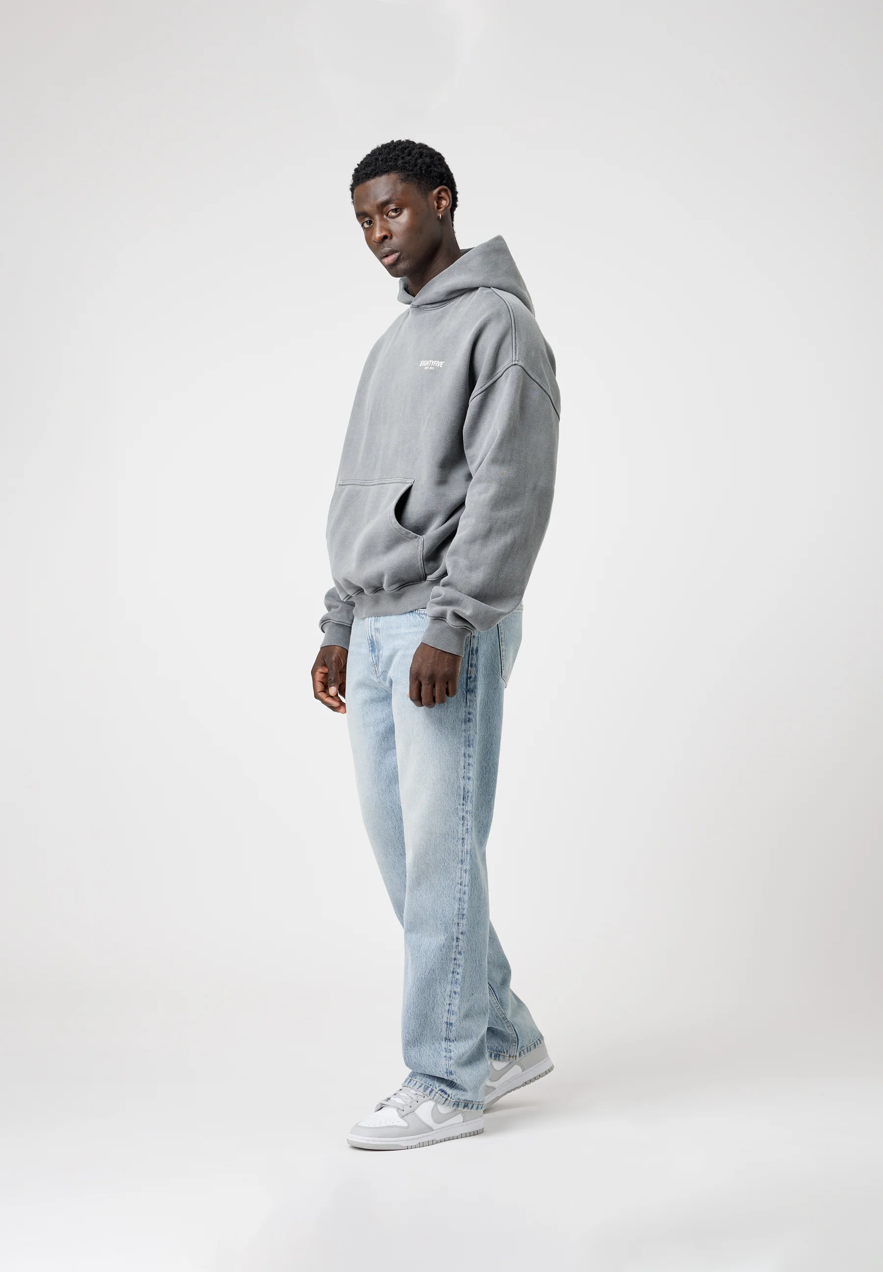 EIGHTYFIVE DISTRESSED - Vaqueros holgados
