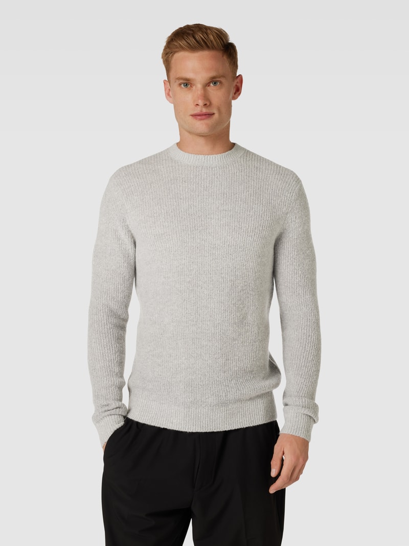 Strickpullover mit gerippten Abschlüssen in hellgrau