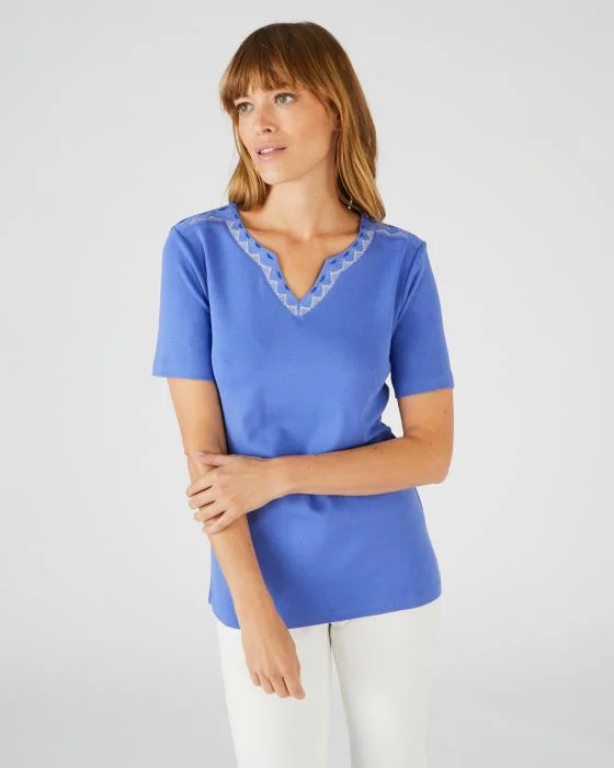 Tee-shirt encolure brodée