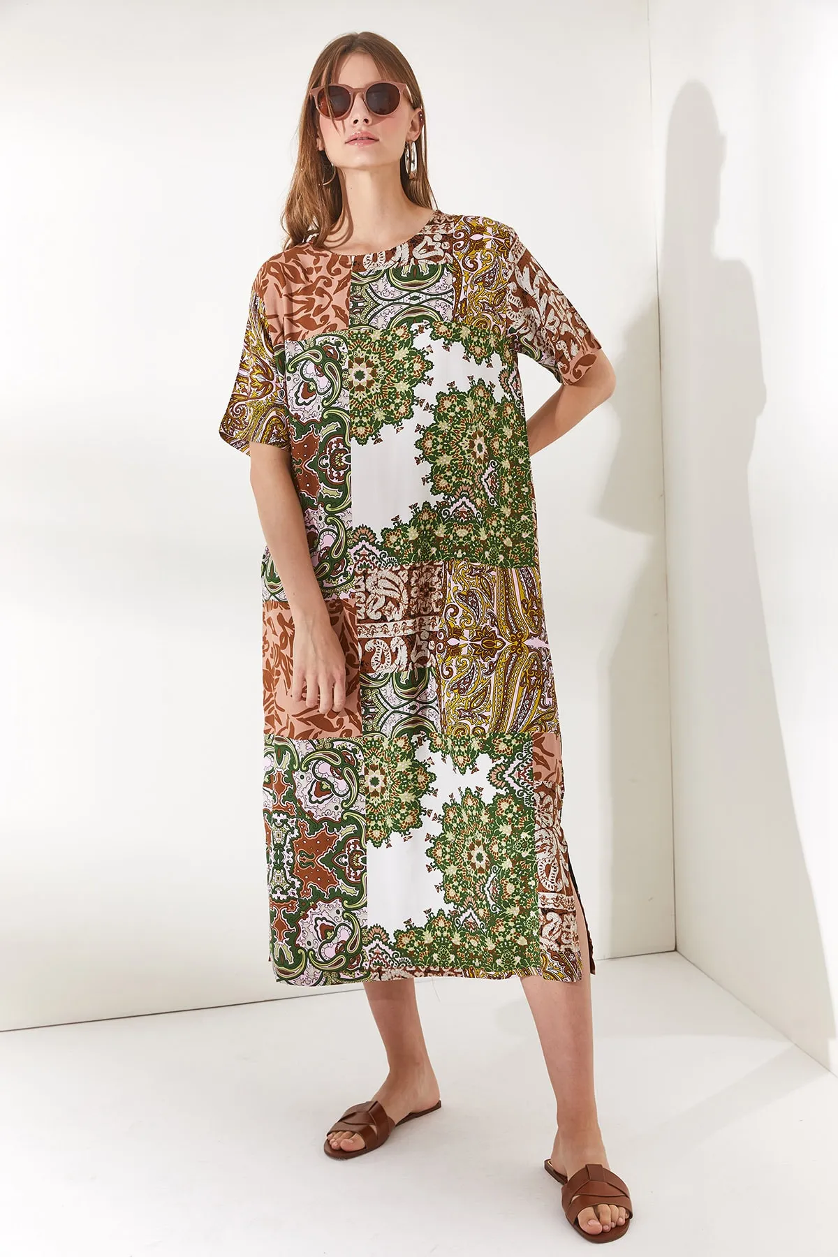 Olalook  Damen-Patch-Mehrfarbiges, seitlich geschlitztes Oversize-Baumwollkleid ELB-19001880