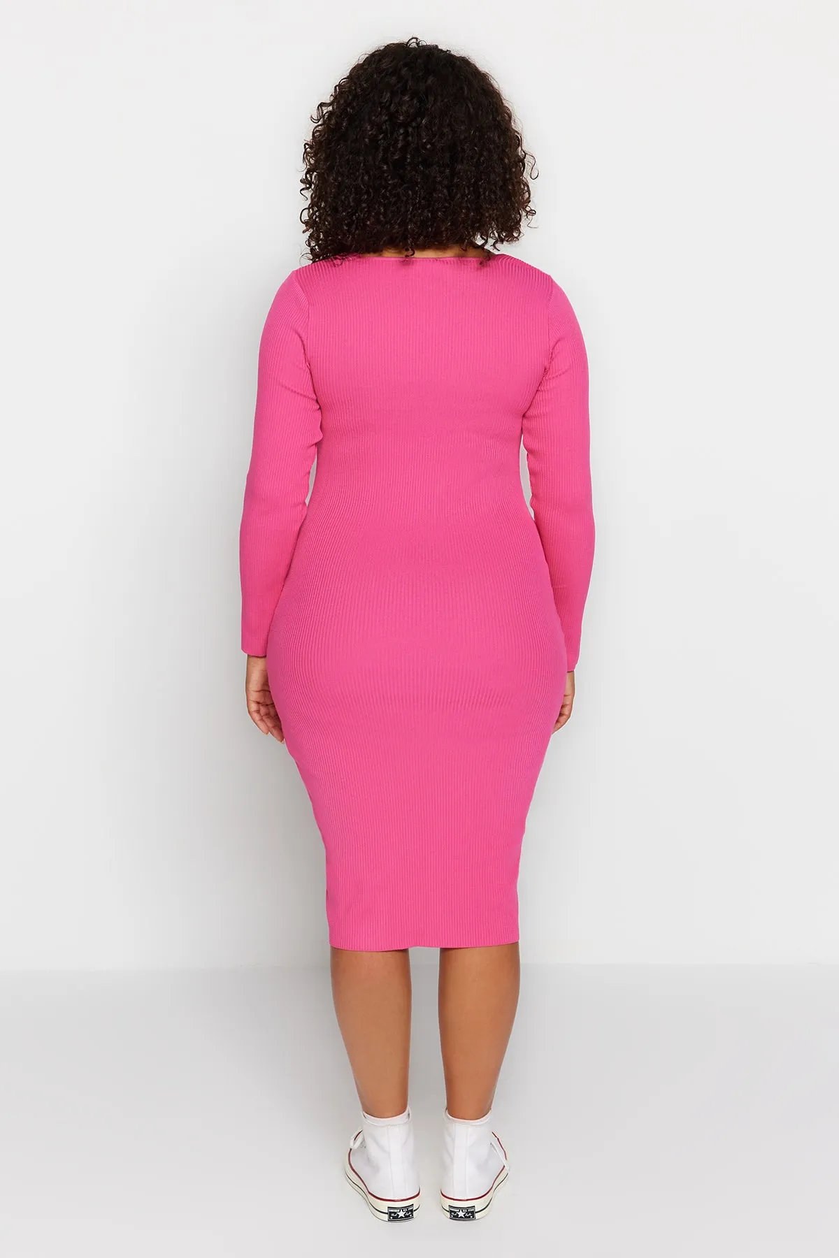 Trendyol Curve  Fuchsiafarbenes, figurbetontes Strickkleid mit eckigem Kragen TBBAW24AH00005