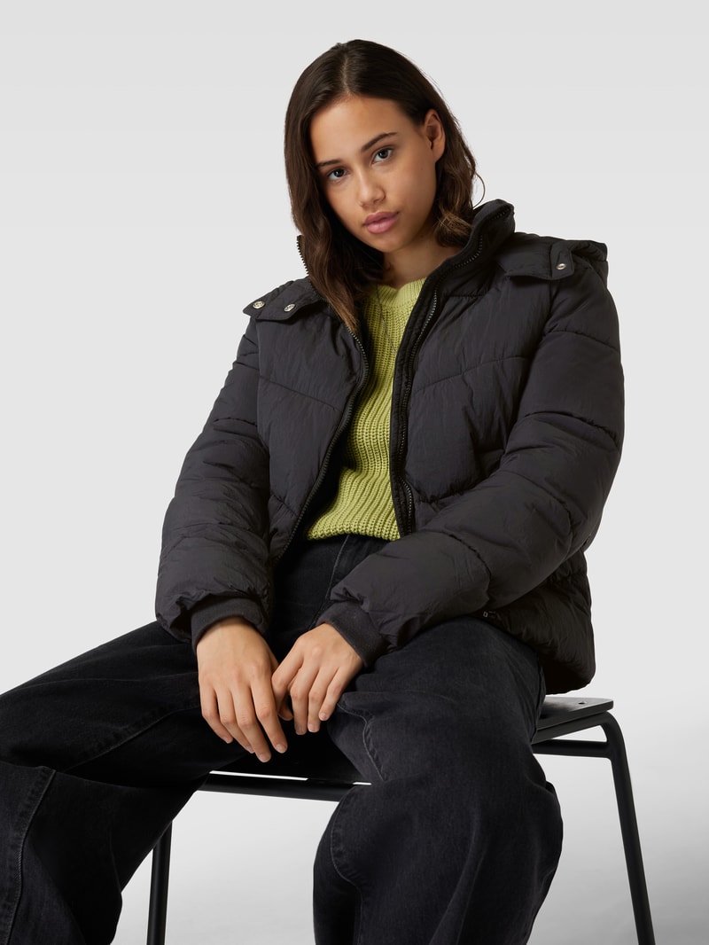 Steppjacke mit Kapuze Modell 'JAMILLA' in schwarz