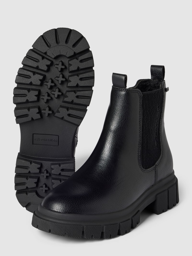 Chelsea Boots in Leder-Optik in schwarz