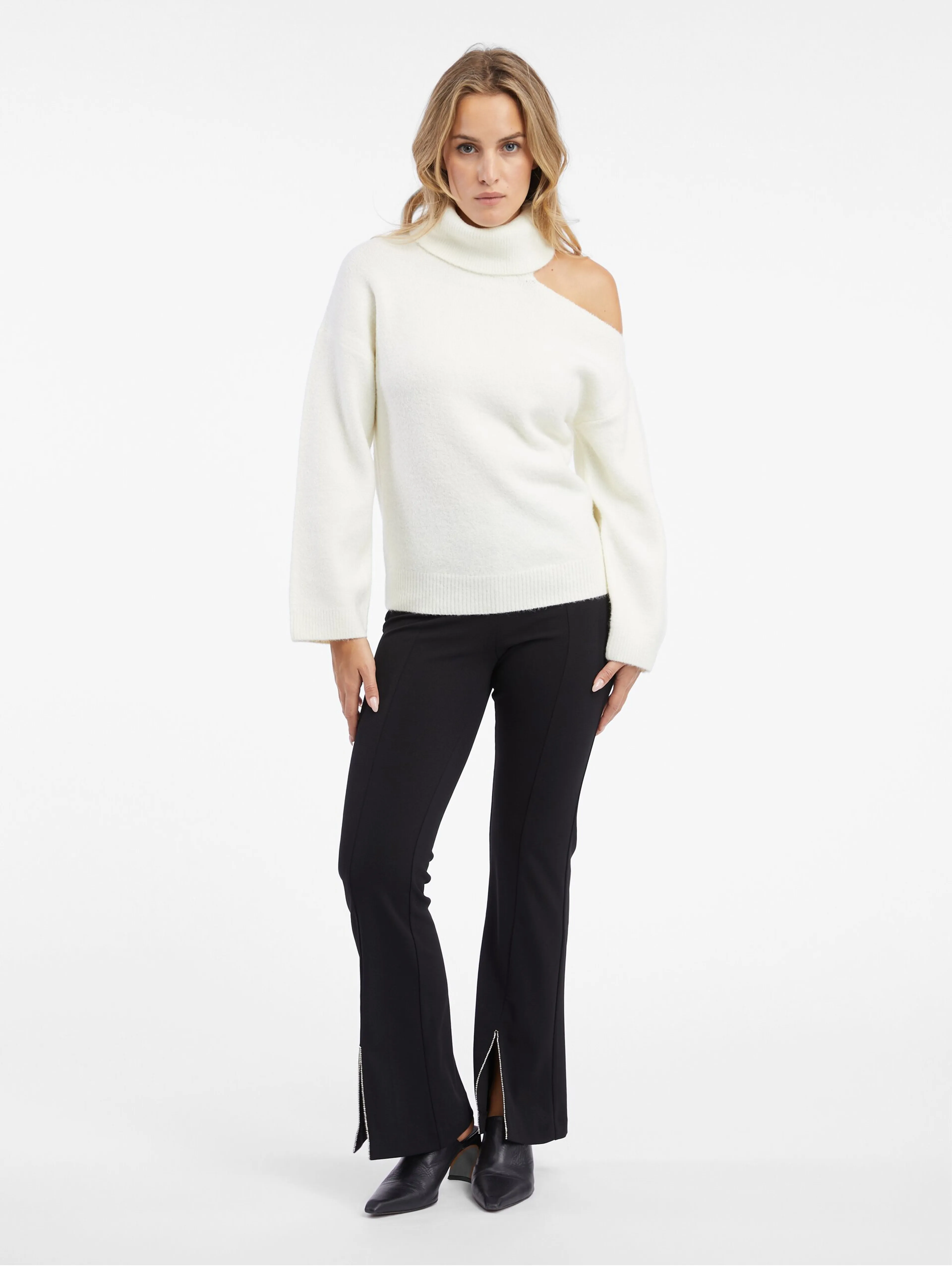 Cremefarbener Damen-Rollkragenpullover mit Ausschnitt ORSAY