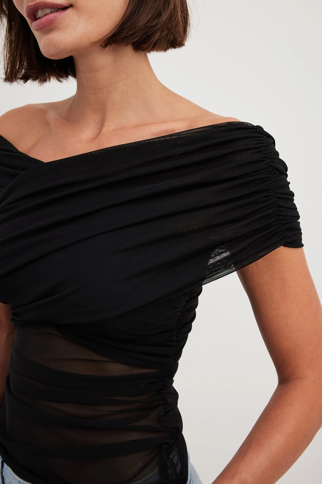 Ärmelloses drapiertes Mesh-Top