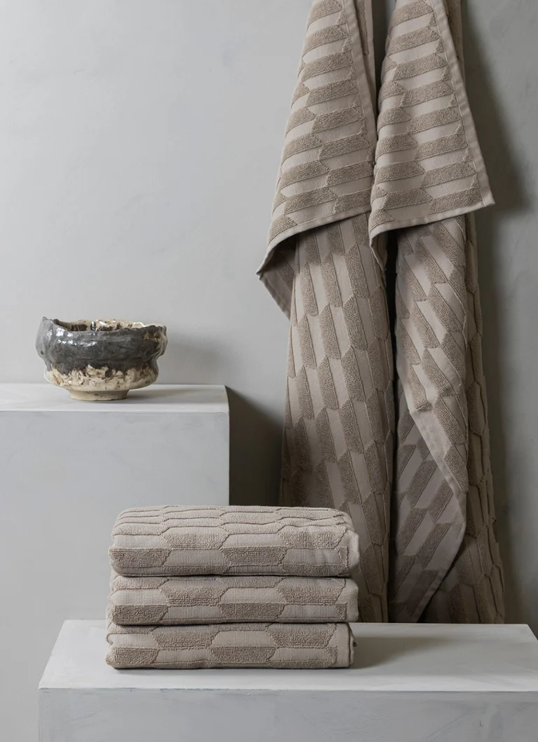 Serviette de bain Mette Ditmer Geo - 70 x 133 cm