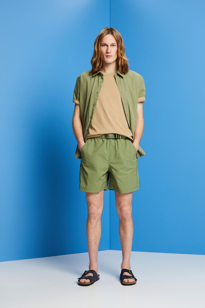 Shorts mit integriertem Gürtel