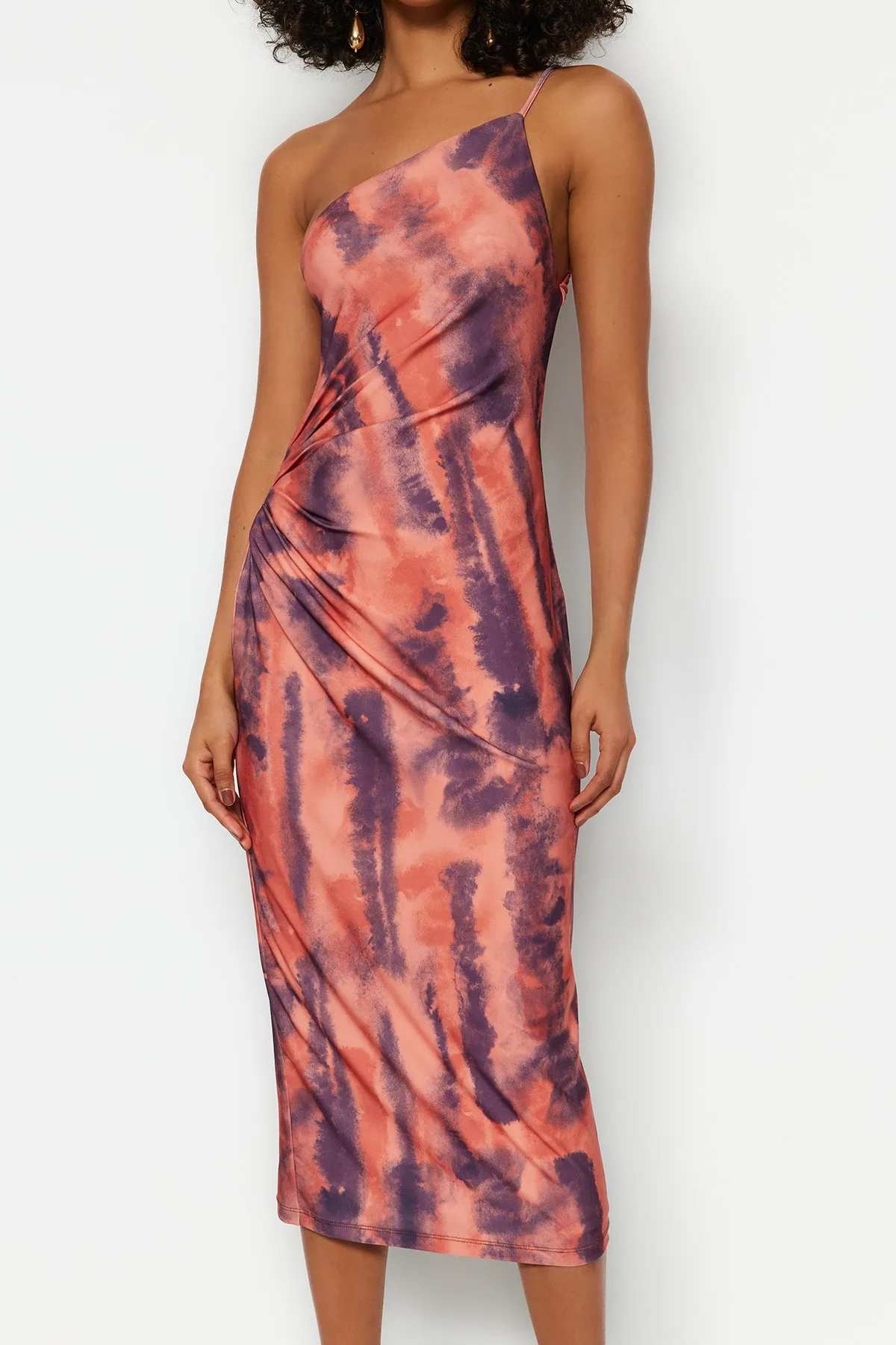 Trendyol Collection  Bedrucktes, tailliertes Midi-Bleistiftkleid aus elastischem Strick mit One-Shoulder-TwOSS23EL01577
