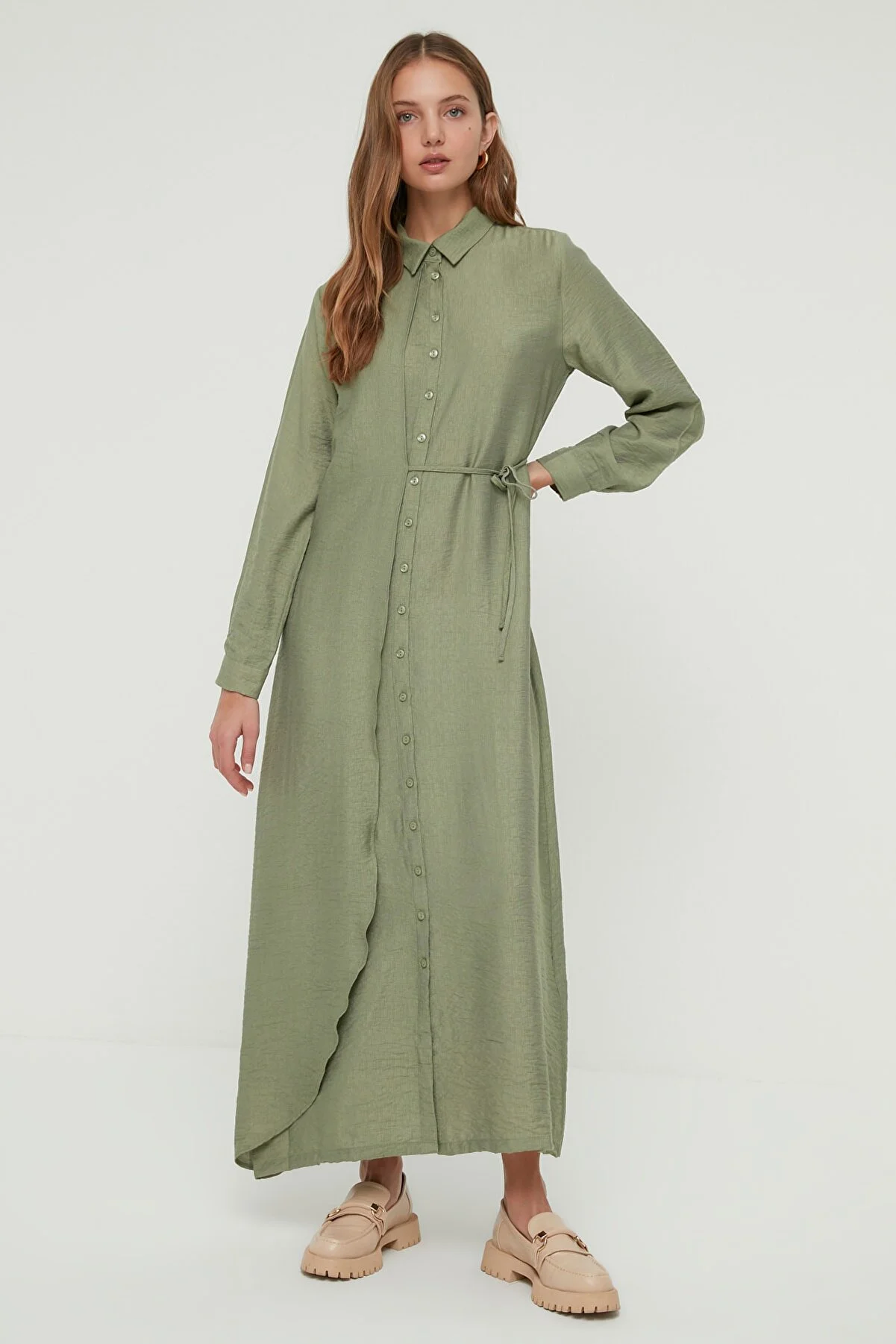 Trendyol Modest  Grünes, seitlich gebundenes, gewebtes Hemdkleid in Leinenoptik TCTSS22EB0025