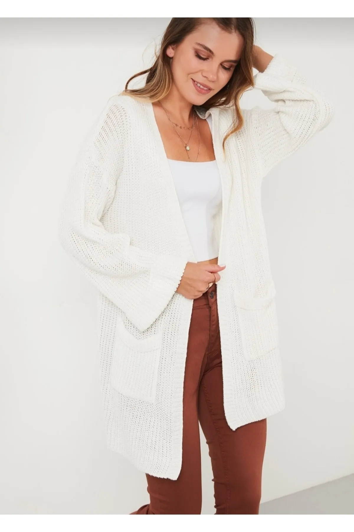 Nazende Stil  Lässiger Ecru-Strick-Cardigan für Damen mit gefalteten Ärmeln und Taschen