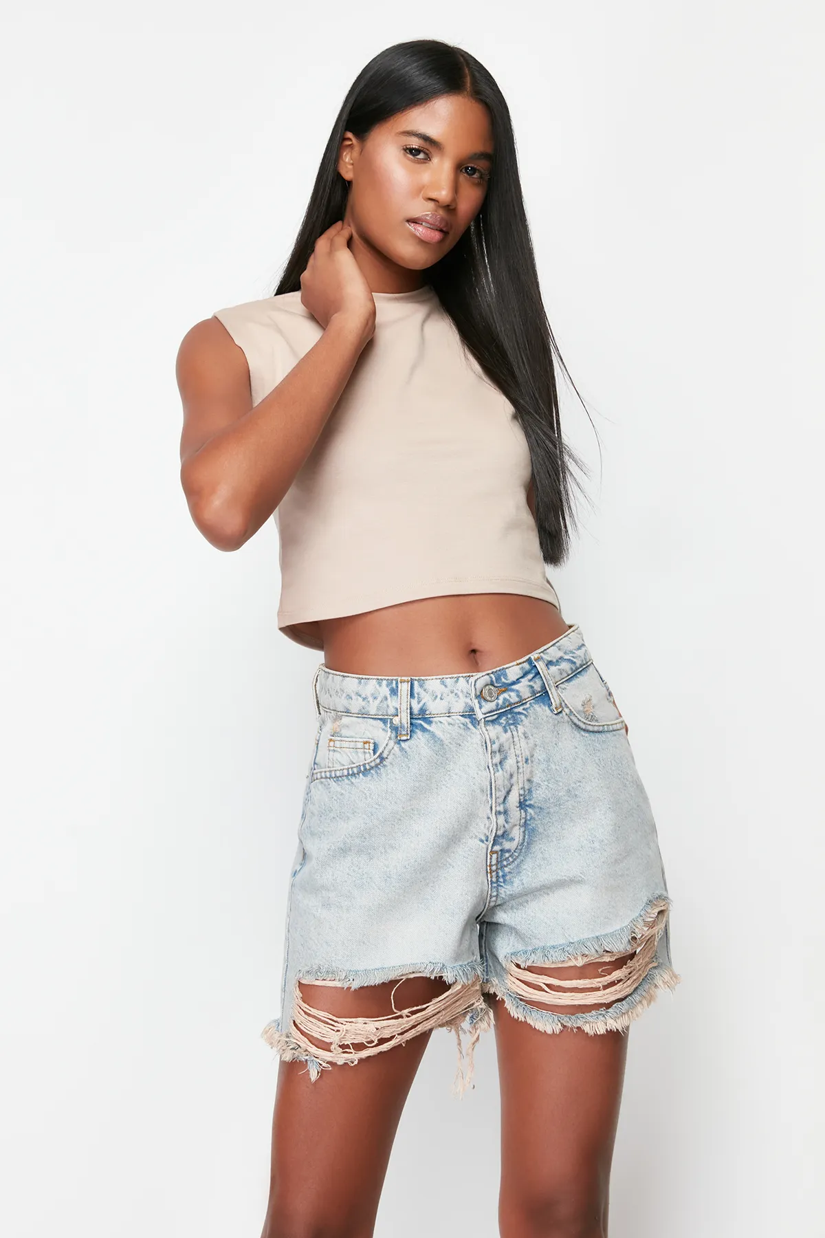 Trendyol Collection  Blaue zerrissene Jeansshorts und Bermuda TWOSS24SR00073