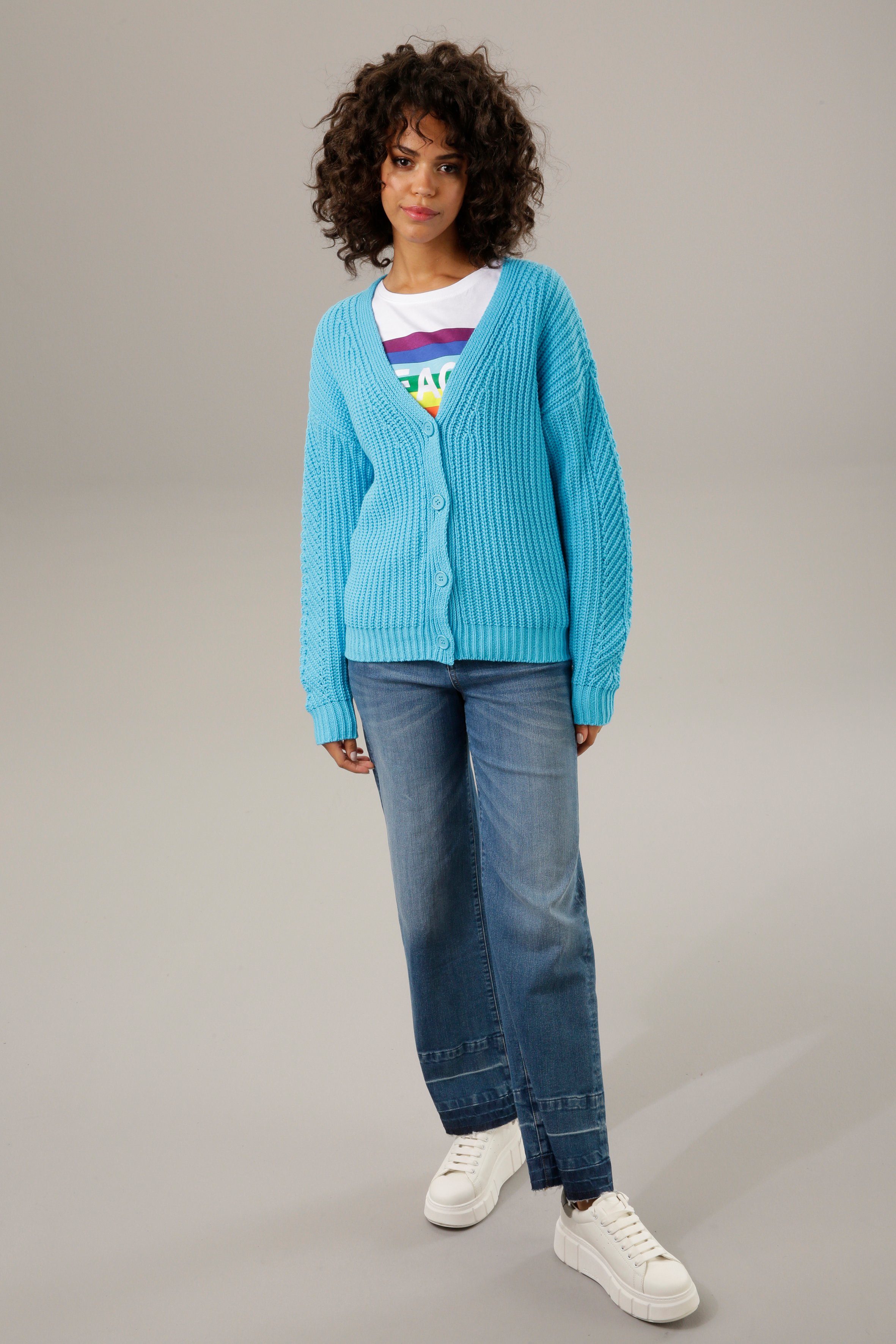 Aniston CASUAL Strickjacke Highlight: das Strickmuster in den langen Ärmeln