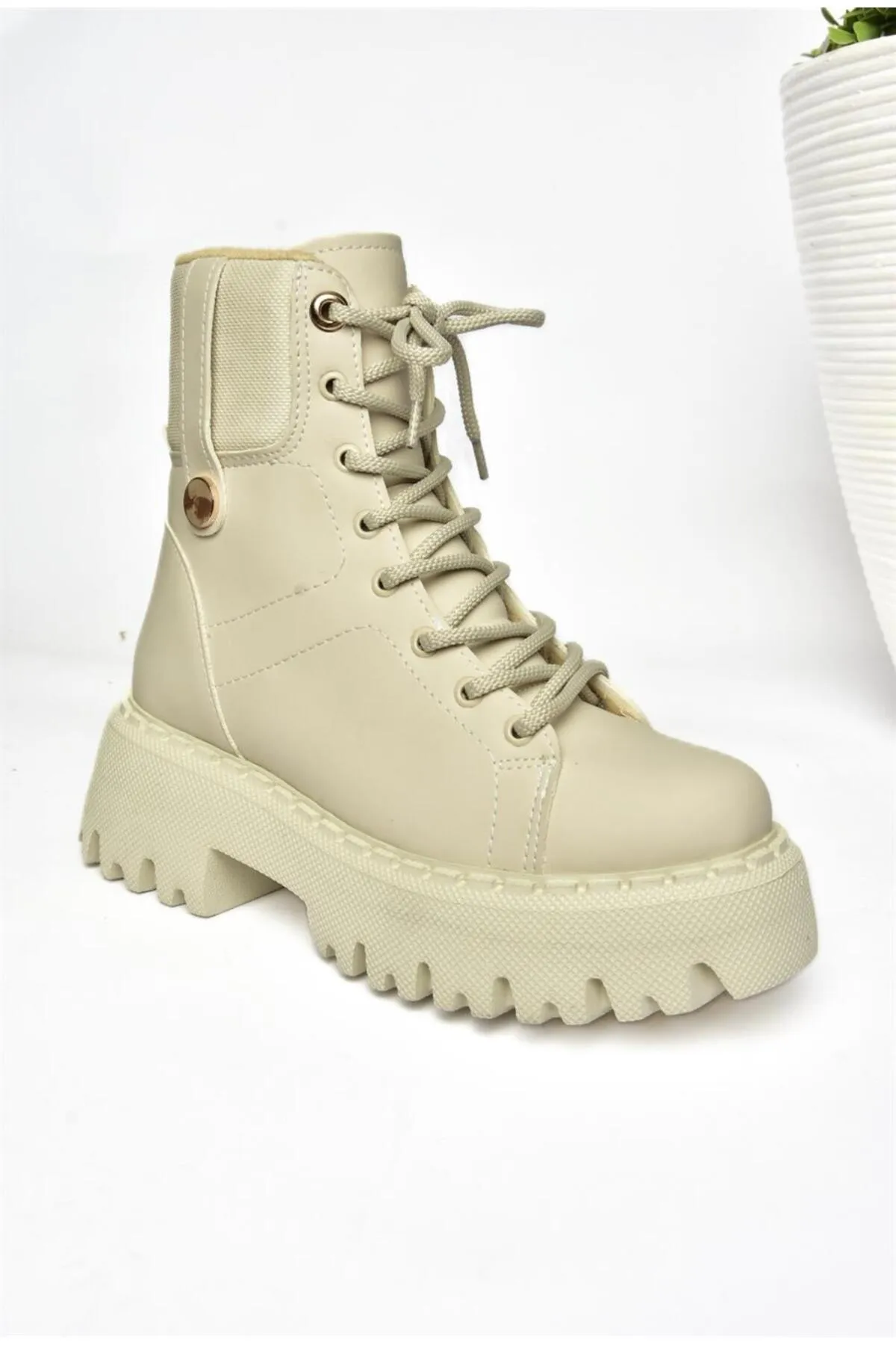 Fox Shoes  R973970109 Beigefarbene Damenstiefel mit dicken Sohlen