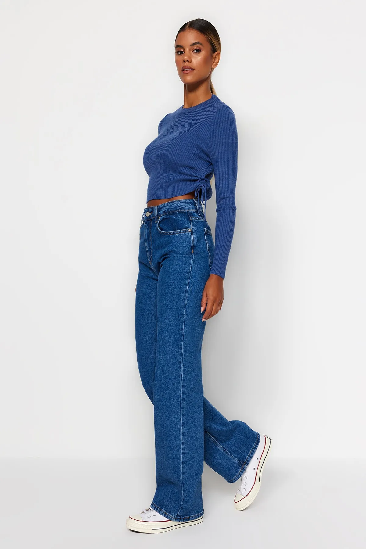 Trendyol Collection  Dunkelblaue Jeans mit hoher Taille und weitem Bein TWOAW24JE00075